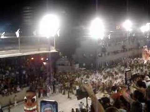 Entrada da Mangueira na Sapucaí - Desfile das Campeãs 2006