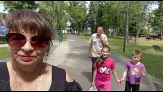 Поездка в город. Гуляем с мужем и внуками по парку. Ягодный пирог. Вышли с мамой на прогулку в сад.
