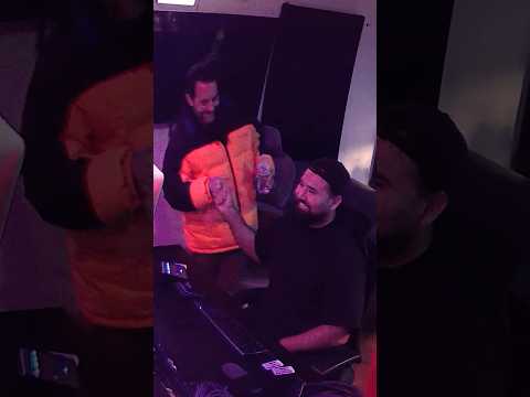 POV: Everyones vibin in the mixing session #recordingengineer #mixingengineer #recordingartist