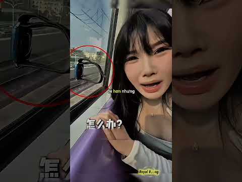 Sự thật về chiếc đồng hồ dính trên cửa sổ tàu 😳