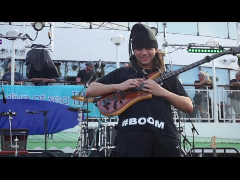 The Eric Gales Band - Don't Fear the Reaper feat. Cody Wright's Bass solo