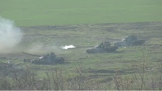 Russia tanks and artillery guns fire at the positions of the Armed Forces of Ukraine || 2022