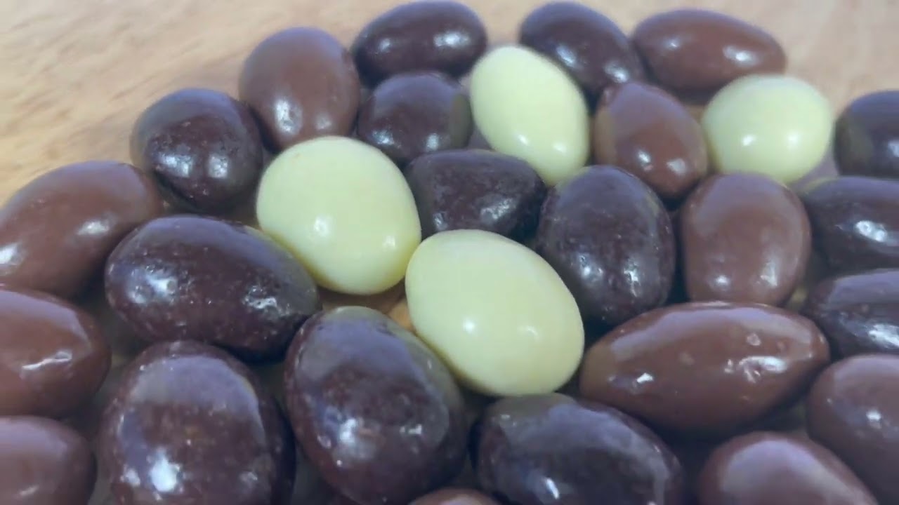 Vorschau: Mynatura Mandelkerne MIX, mit Vollmilch-, Zartbitter- und weißer Schokolade umhüllt 1Kg