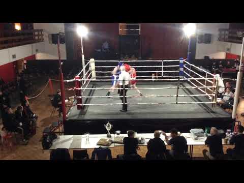 Matt Moss ( red, SA Scorpions, Full Tilt Fight and Fitness) vs Dominic Roe (blue, NZ Raptors).