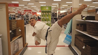 HOW TO DO A SPINNING HOOK KICK - MARTIAL ARTS - BRIAN LE 狼男