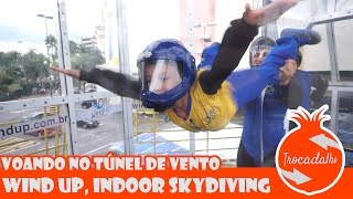 Voando no túnel de vento da Wind Up, indoor skydiving.
