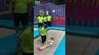 【Funny China】エチエチ🤣見えちゃうトランポリン