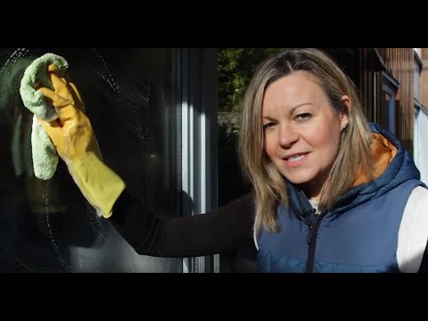 How to get streak-free glass with a window vacuum