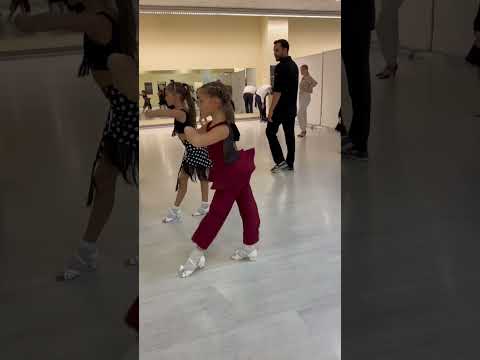 Танец  ча-ча-ча Лучшая Школа Танцев Киев Флеш-Кристал