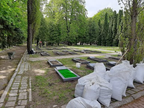 В Курске спешно наводят порядок на офицерском кладбище