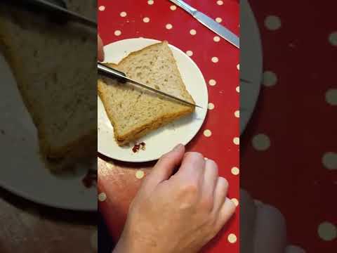 How to make a triangle sandwich