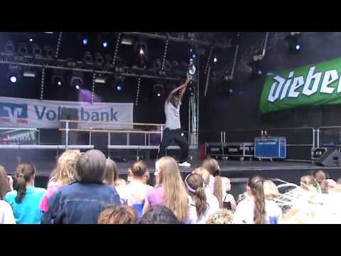 8COUNTS GELDERN - Gelderner Straßenparty 2013 - P. Fly aus Frankreich mit Hip Hop/Flexin´