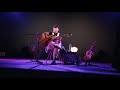 La sentada / Concierto La muchacha