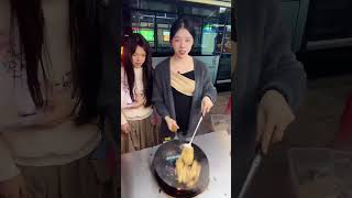 Download the video "Enjoying delicious food - 纵览美食直播 2025/10/21 21:54:15"