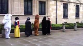 Luxembourg - Les gardes du Palais Grand Ducal [HQ]