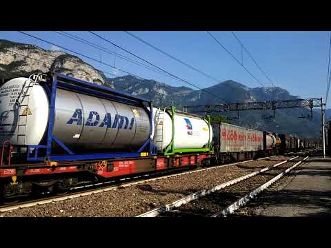 IL SALUTO DELLA E.186 284 R.T.C  RAILPOOL IN TRANSITO CON TEC A PERI. (VR) 17 - 8 - 2017