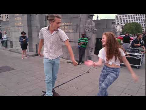 Wonderlhang performs Cavalcade