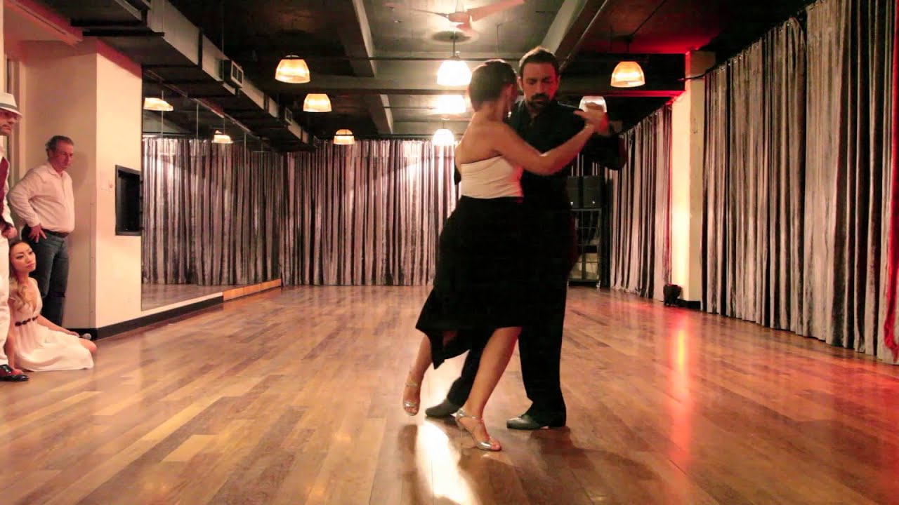 Ernesto Candal et Karina Colmeiro, "Antiguo Reloj De Cobre" (tango), 1de3.