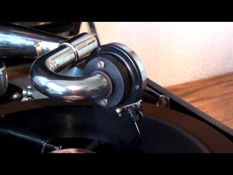 HMV Model 100 Gramophone