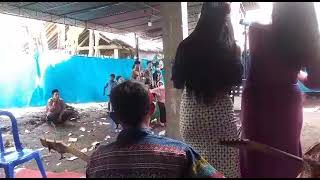 Download lagu Penyanyi dangdut orgen tunggal Hajatan di kampung #shorts mp3 Download lagu Penyanyi dangdut orgen tunggal Hajatan di kampung #shorts mp3