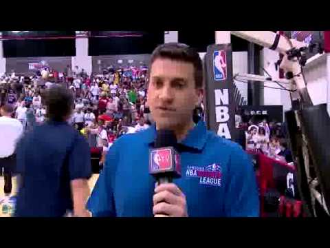 Chris Bosh hits 3 clutch three pointers in a row vs Charlotte (12.01.2013)