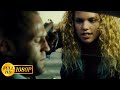 A girl and her friends wanted to steal Jason Statham's Audi / The Transporter 2 (2005)