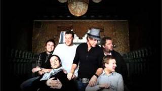 STAUT - Drikke og be m/lyrics