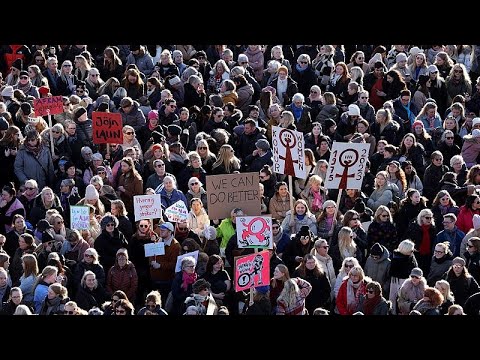 В Исландии прошла забастовка против гендерного неравенства и насилия