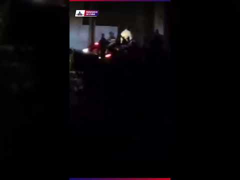 Residentes de Diez de Octubre permanecen en las calles pese al regreso de la electricidad, con cacer