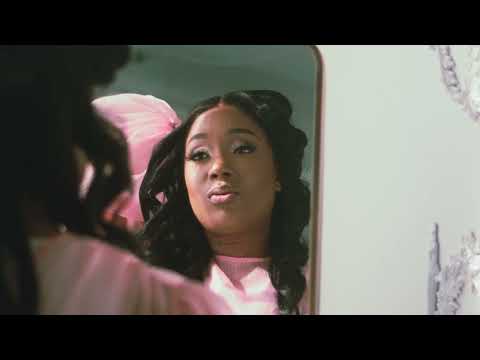 Julie Laguerre - Détourne mes yeux (Papa Oh prends soin de moi) [Clip Officiel]