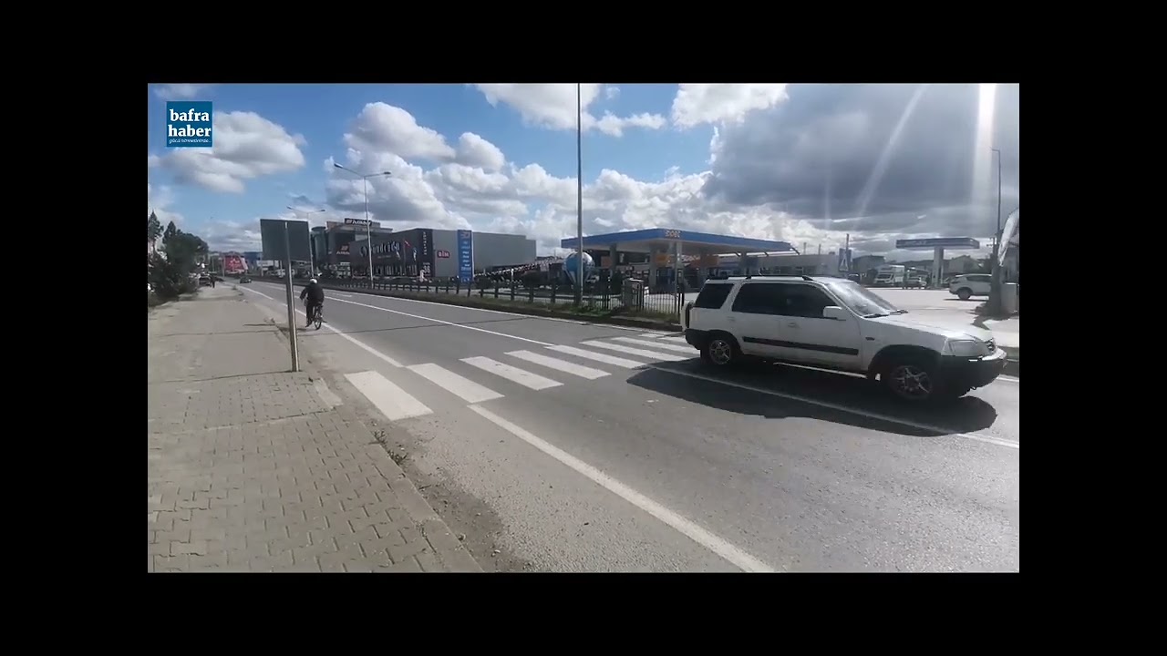 Bisiklet Ve Motosikletliler Yaya Geçitlerinden Geçerek Canlarını Hiçe Sayıyorlar