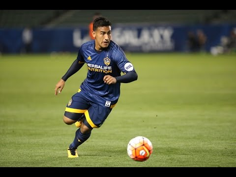 GALAXY II GOAL: Jose Villarreal puts away a beautiful goal