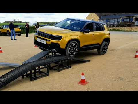 Jeep Avenger automotive gymnastics