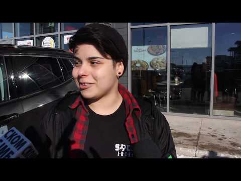 サスカトゥーンでリム大賞を受賞しました。 (Roll up the Rim grand prize awarded in Saskatoon)