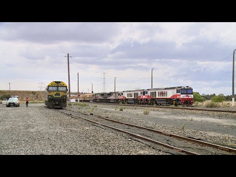 4PM9 SCT Freight Train With Boxcars & Containers - PoathTV Australian Railways