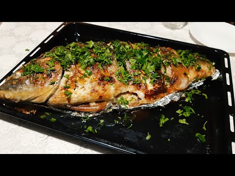 Crap întreg la cuptor