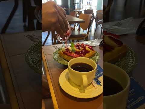 Aquele weffer com geleia, aqui em Caldas Novas na cafeteria Olivander!