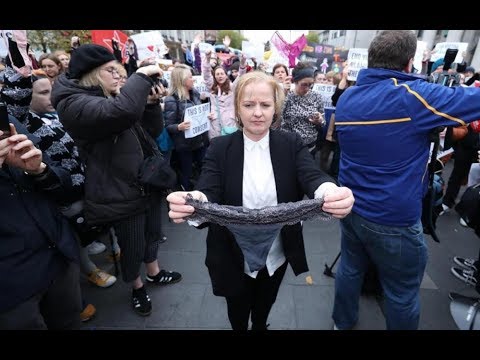 Un string chez les députés !