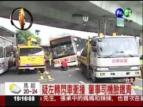 閃車撞上分隔島 公車乘客8人傷