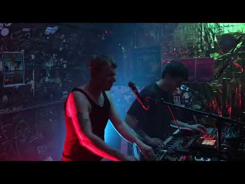 Neuzeitliche Bodenbeläge - Bettgeheimnis -  live at Acephale, Cologne