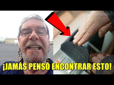 Fue a sacar dinero del cajero automático, pero lo que encontró en la ranura, lo hizo salir corriendo Video