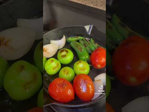 Quick and easy homemade salsa | The BEST green salsa