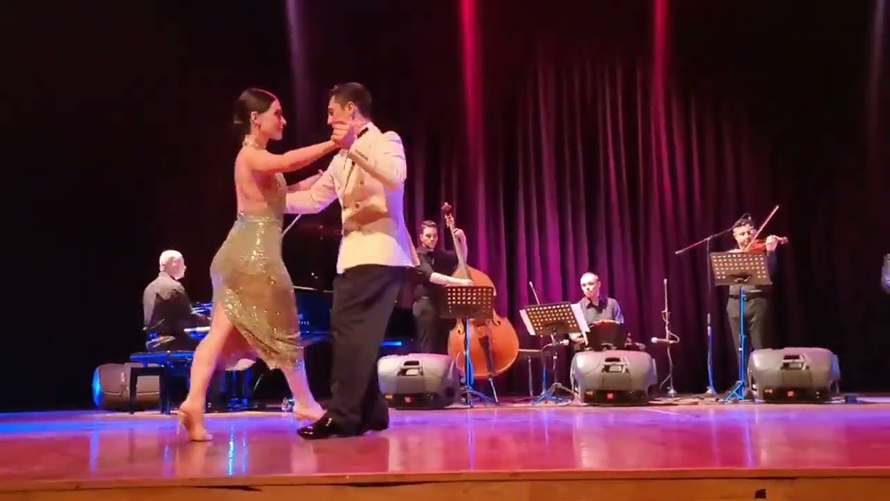 Video thumbnail for Batuhan Boy & Nida İnceoğlu - Ella Es Así (LIVE MUSIC)