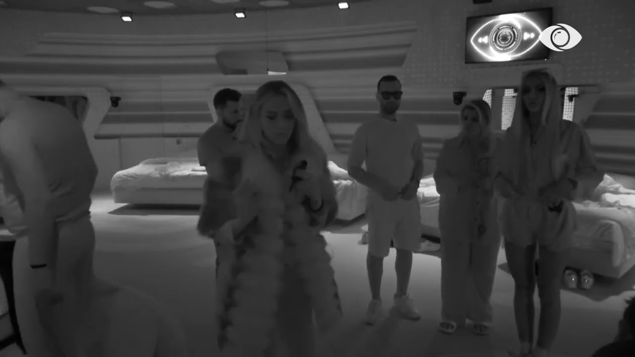 Ndarja e shtrateve/ Selin diskuton me Sabinën: Për të dhënë mend japim të gjithë ne