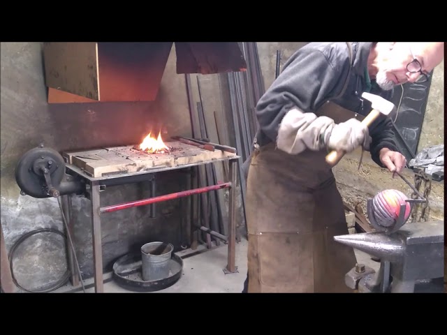 Vídeo relacionado con Diseño de Yunque de Herrero - Black Lung Bright Ideas Graphic Sudadera