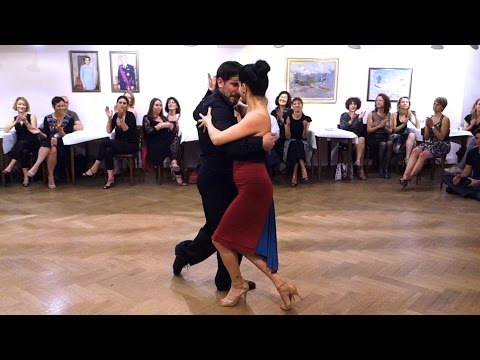  Guillermo Barrionuevo  and  Mariela Sametband  are  dancing  to  the  milonga  "  La Espuela  "  by  Juan D'Arienzo  in  2015