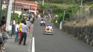 preview picture of video 'carros de pau ponta delgada 2010 - 1ªDescida'