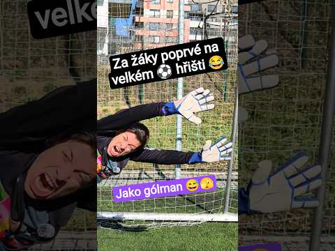 První ⚽zápas na velkým?😅 Kdo kopnul na půli a doskočil na břevno?😂