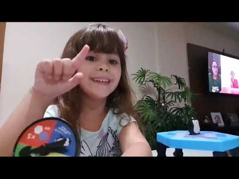 Lu Divertida brincando com o Jogo Quebra Gelo Pinguim (Pinguim numa fria)