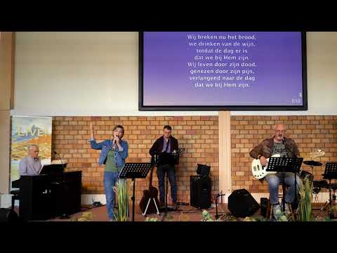 Opwekking 810 Onze God roept ons aan tafel